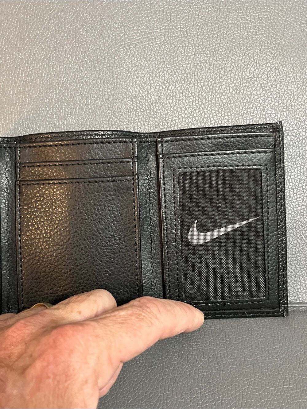 Nike Black Pebbled Leather Trifold wallet - Picture 4 of 7